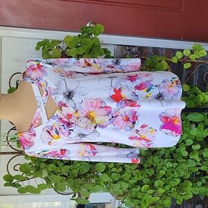 PECK&PECK beatiful floral, long sleeve blouse. Size M. NWOT